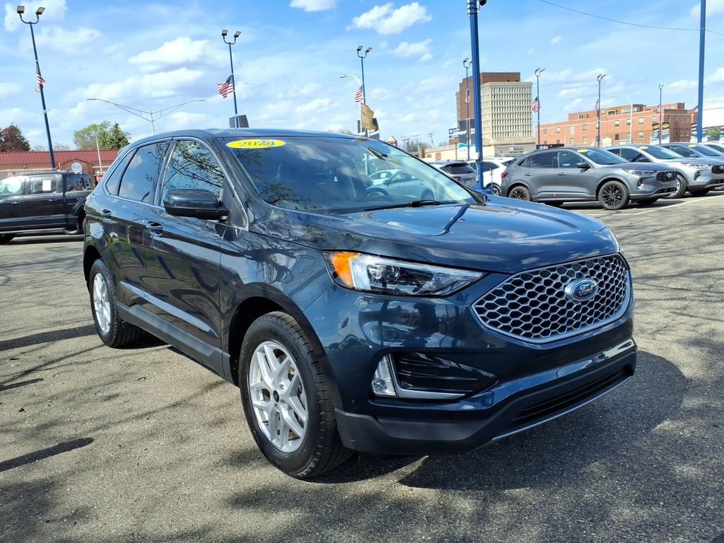 Certified 2024 Ford Edge SEL w/ Convenience Package AWD/4WD image 3