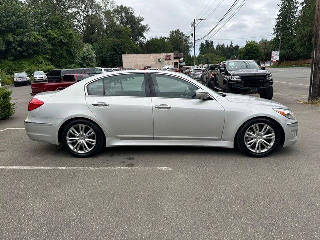 Used 2013 Hyundai Genesis 3.8 w/ Technology Pkg RWD image 4