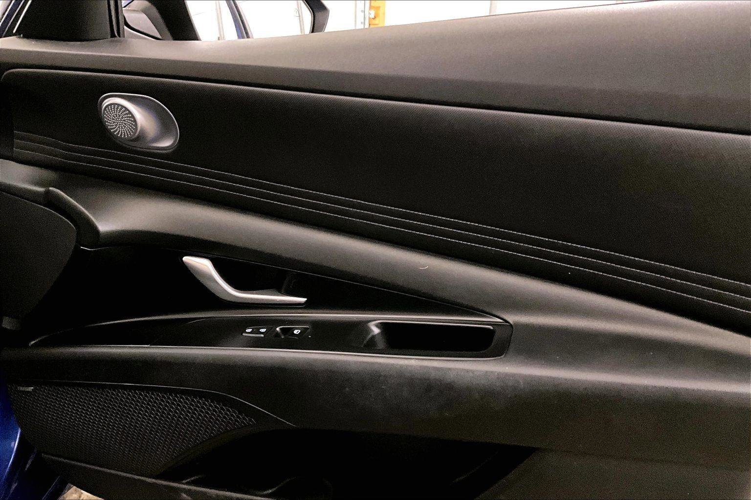 Used 2021 Hyundai Elantra SEL w/ Convenience + Premium Package image 23