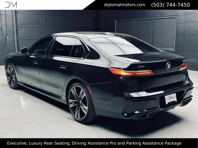 Used 2023 BMW 760i xDrive w/ Executive Package AWD/4WD image 5