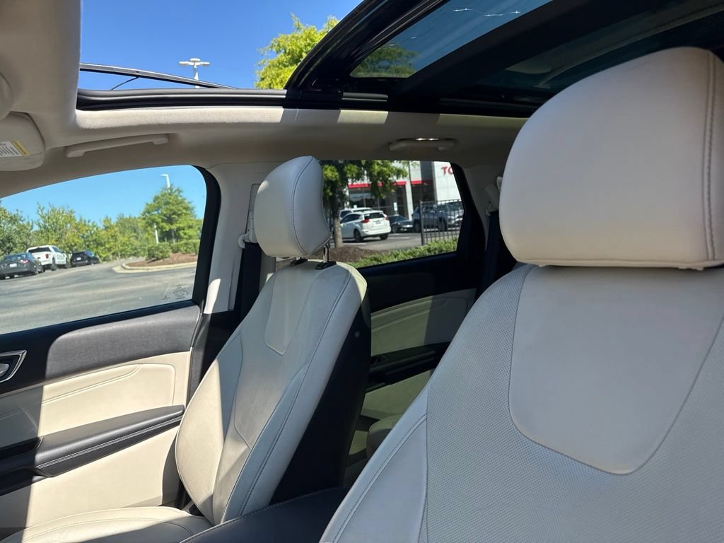Used 2017 Ford Edge Titanium w/ Equipment Group 301A FWD image 8