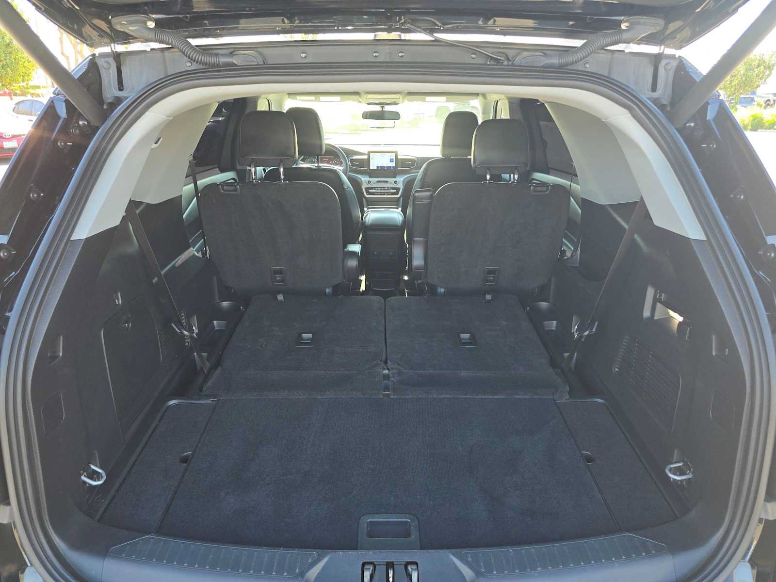 Used 2023 Ford Explorer XLT w/ Equipment Group 202A RWD image 16