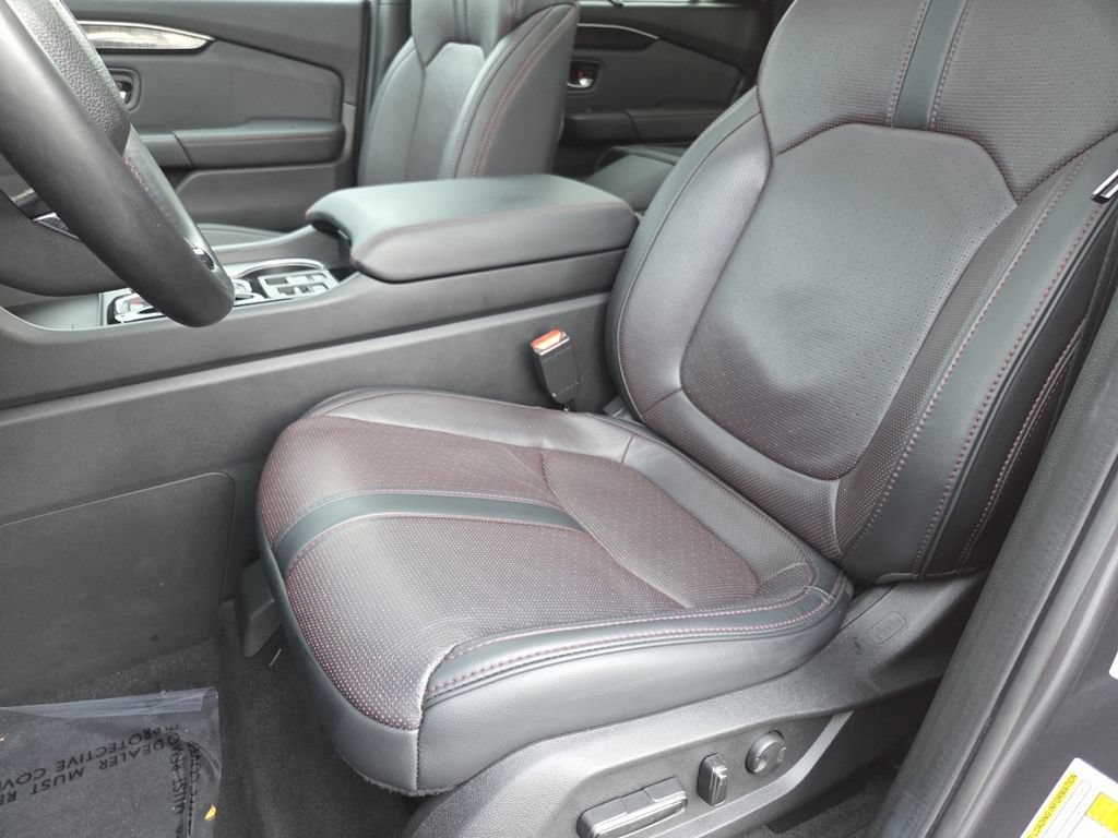 Certified 2025 Honda Pilot Black Edition image 35
