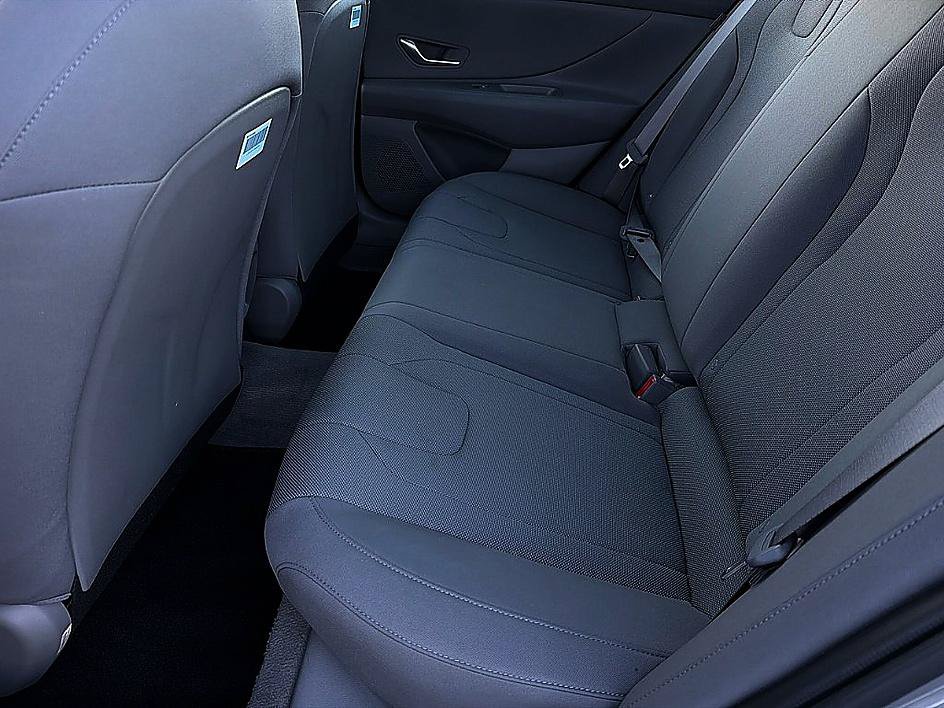 Certified 2024 Hyundai Elantra SE FWD image 8
