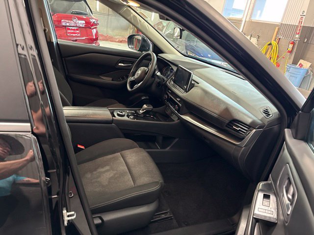 Used 2024 Nissan Rogue SV AWD/4WD image 18