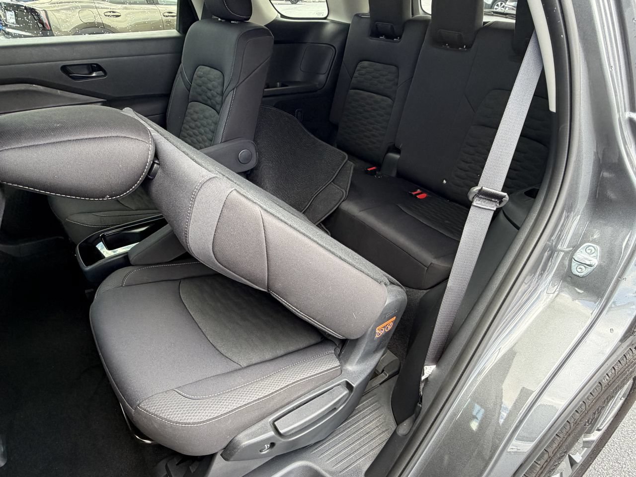 Certified 2025 Nissan Pathfinder SV w/ SV Premium Package FWD image 20