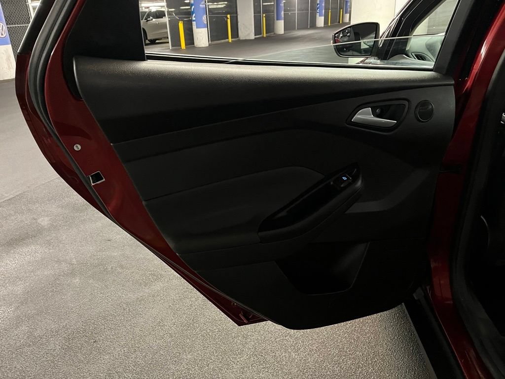 Used 2017 Ford Focus Titanium FWD image 19