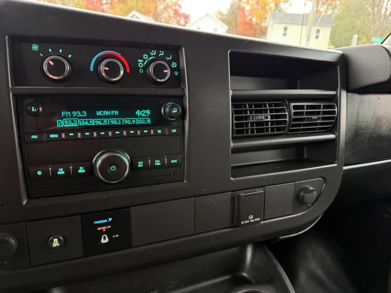 Used 2017 Chevrolet Express 2500 Extended RWD image 11