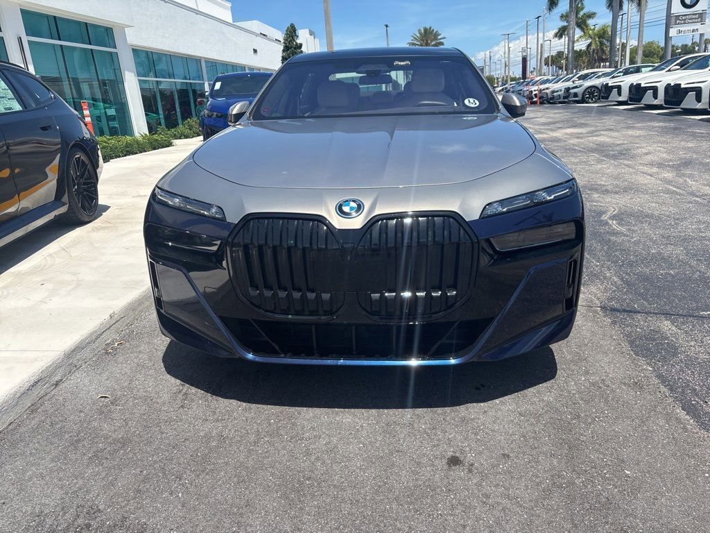 Used 2023 BMW i7 xDrive60 AWD/4WD image 8