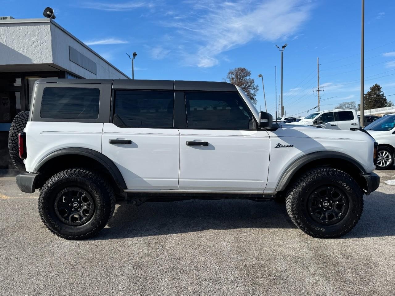 Used 2023 Ford Bronco Wildtrak image 2