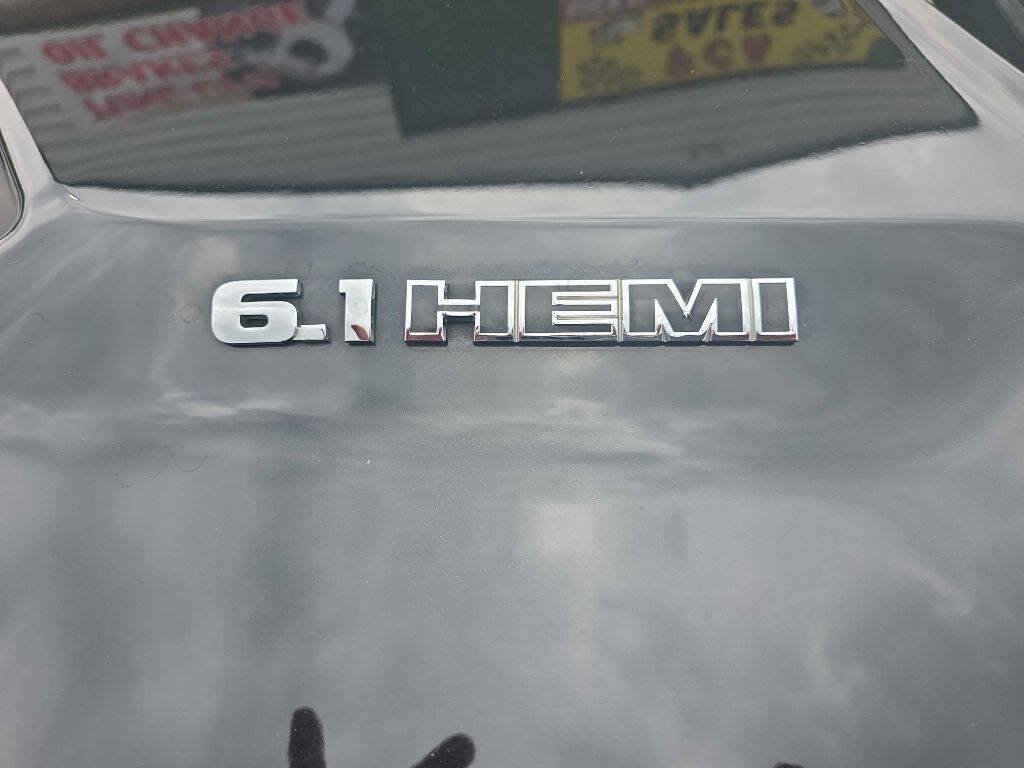 Used 2009 Dodge Challenger SRT8 w/ SRT Option Group II RWD image 10