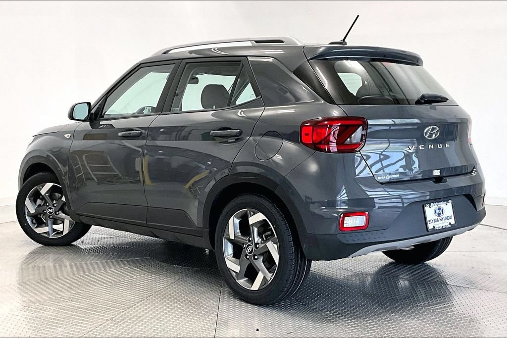Used 2025 Hyundai Venue SEL FWD image 12