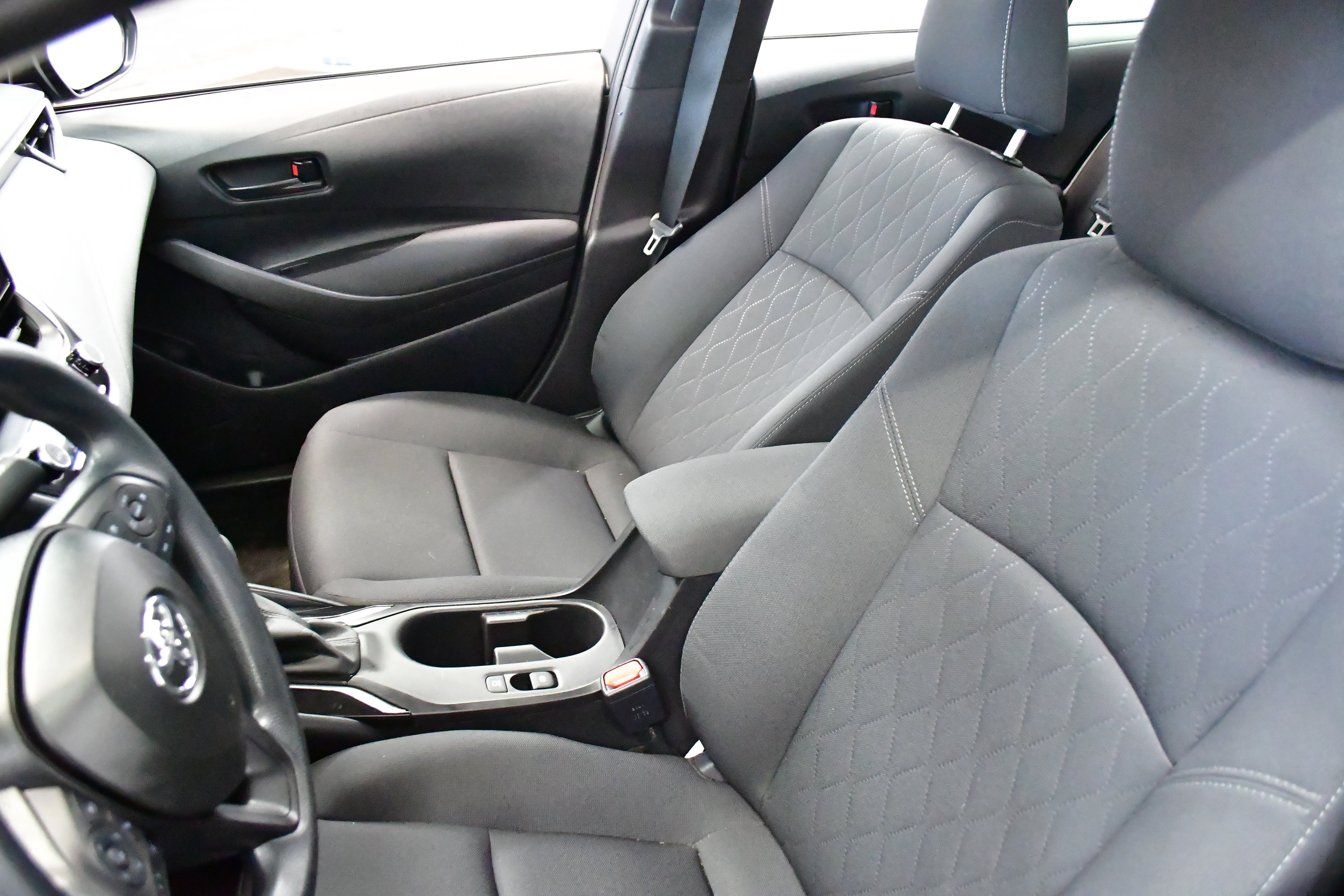 Used 2025 Toyota Corolla LE image 9