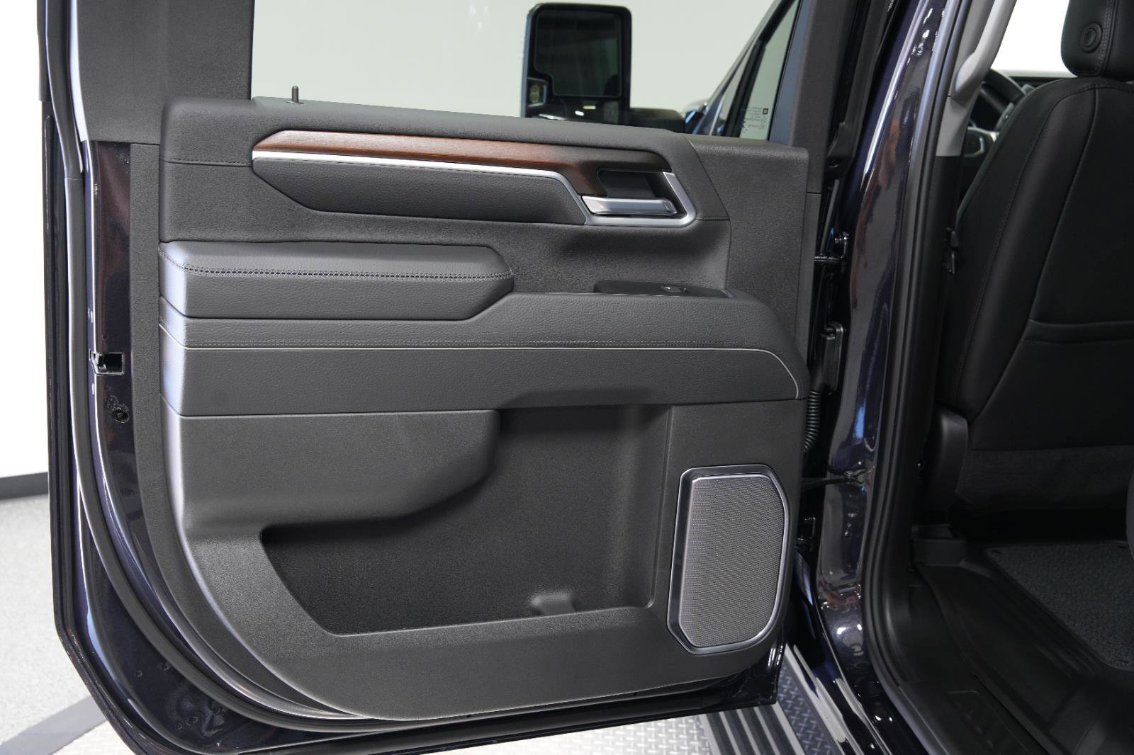 New 2025 GMC Sierra 2500 Denali w/ Denali Reserve Package image 21