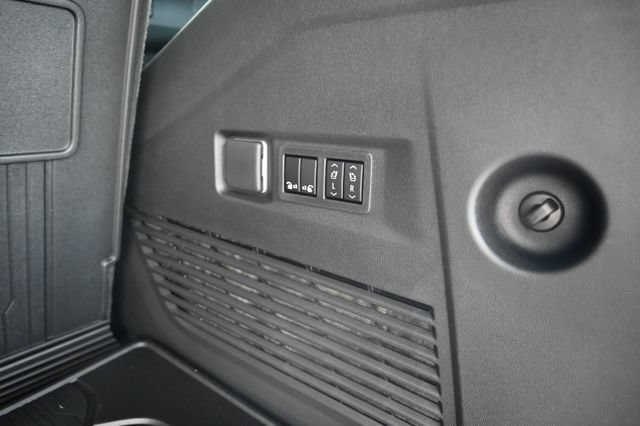 New 2026 GMC Yukon Denali w/ Advanced Technology Package AWD/4WD image 32