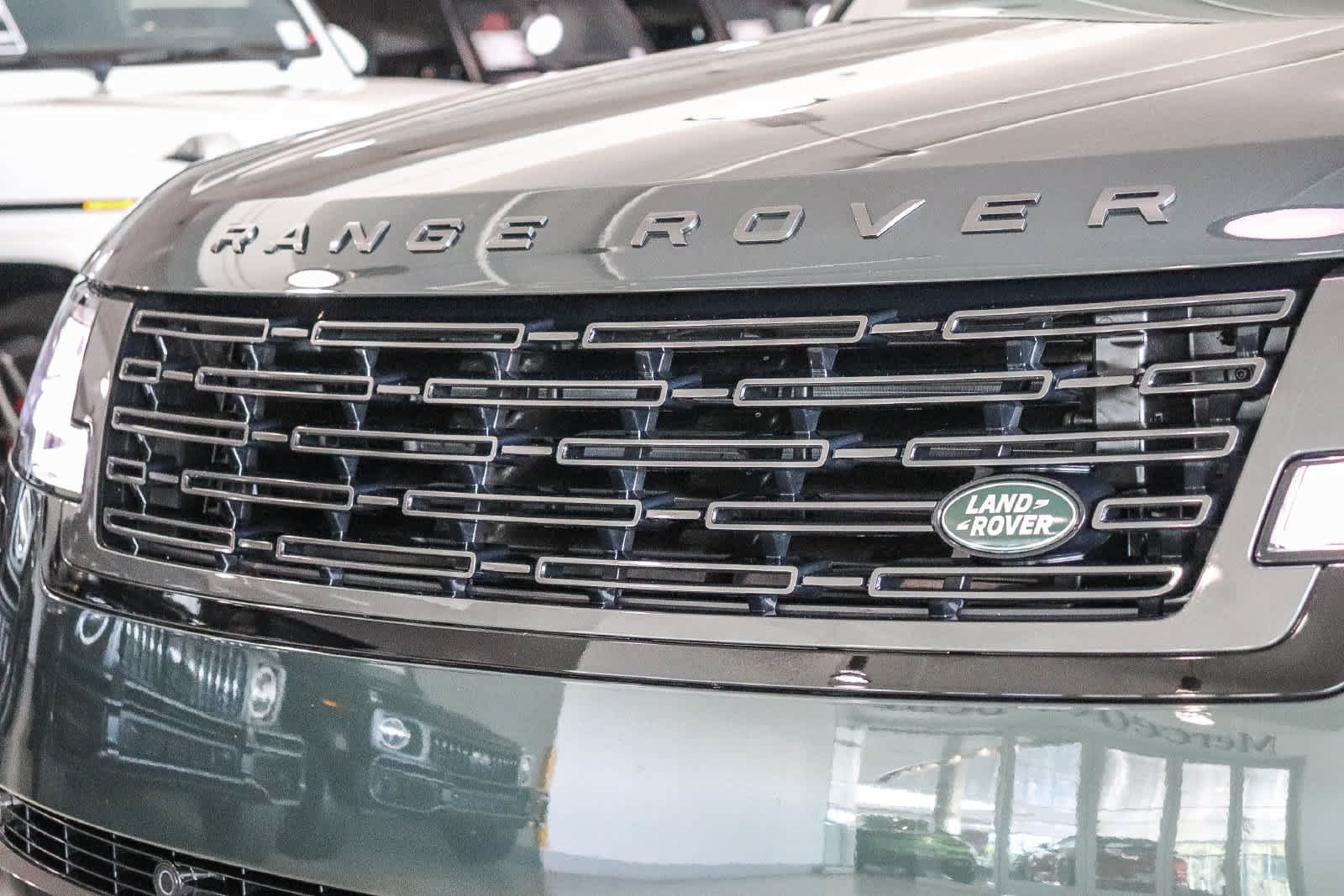 Used 2025 Land Rover Range Rover SE
