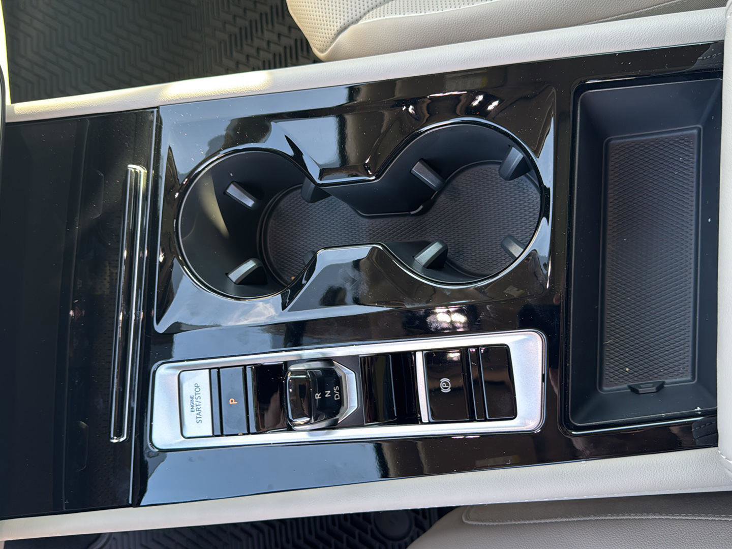 New 2026 Volkswagen Atlas SEL Premium R-Line image 11