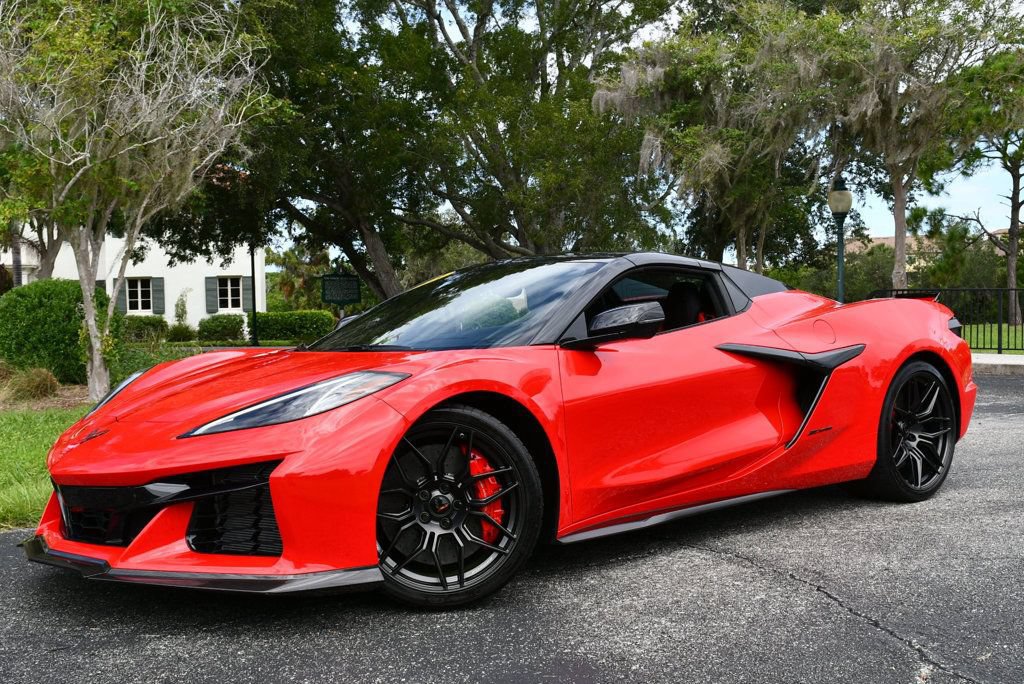 Used 2023 Chevrolet Corvette Z06 w/ Stealth Interior Trim Package RWD image 2