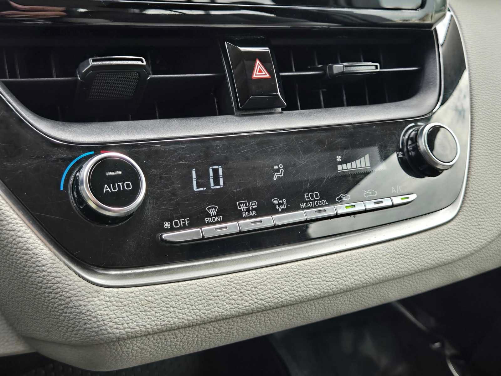 Used 2020 Toyota Corolla LE w/ Carpet Mat Package (TMS) FWD image 22