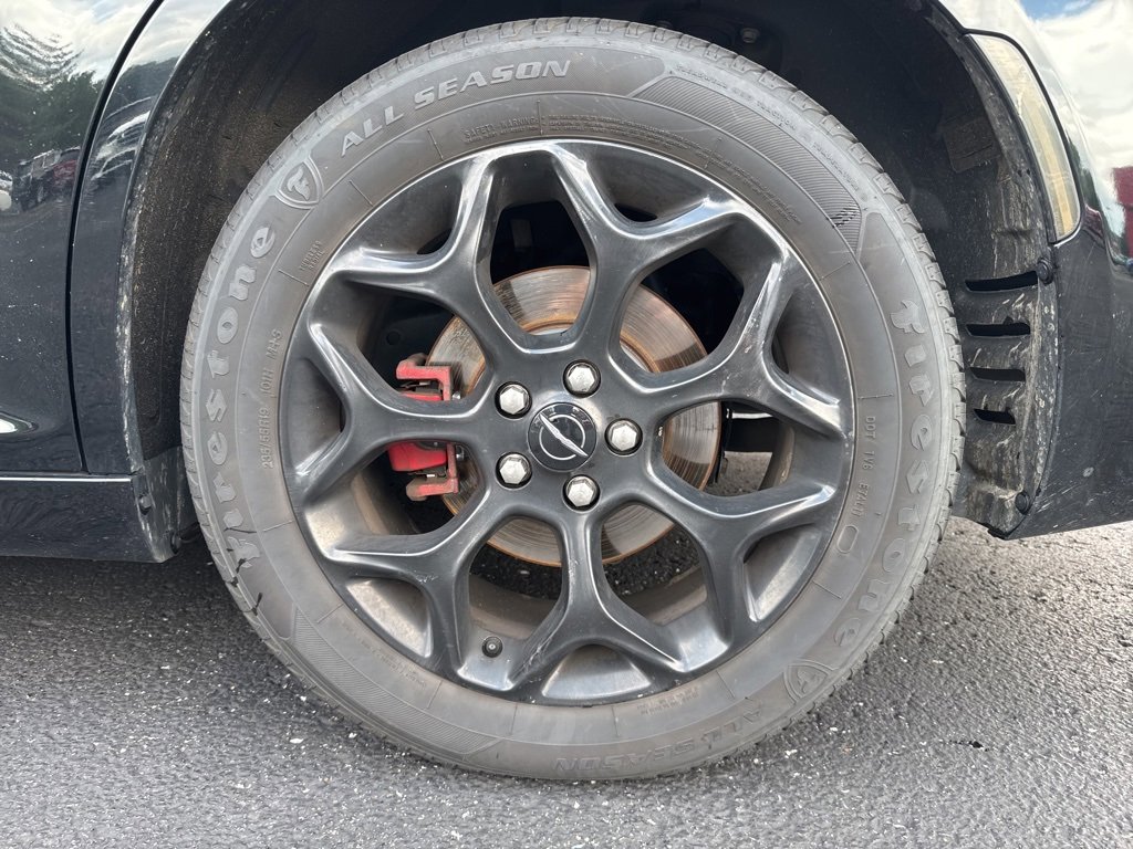 Used 2018 Chrysler 300 S w/ 300S Premium Group image 17