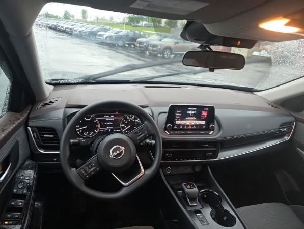 Used 2023 Nissan Rogue SV AWD/4WD image 7