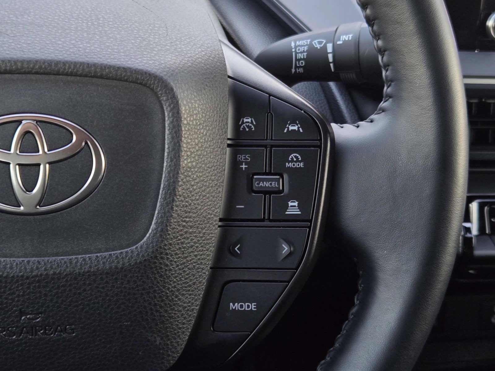 Certified 2025 Toyota Prius LE FWD image 20