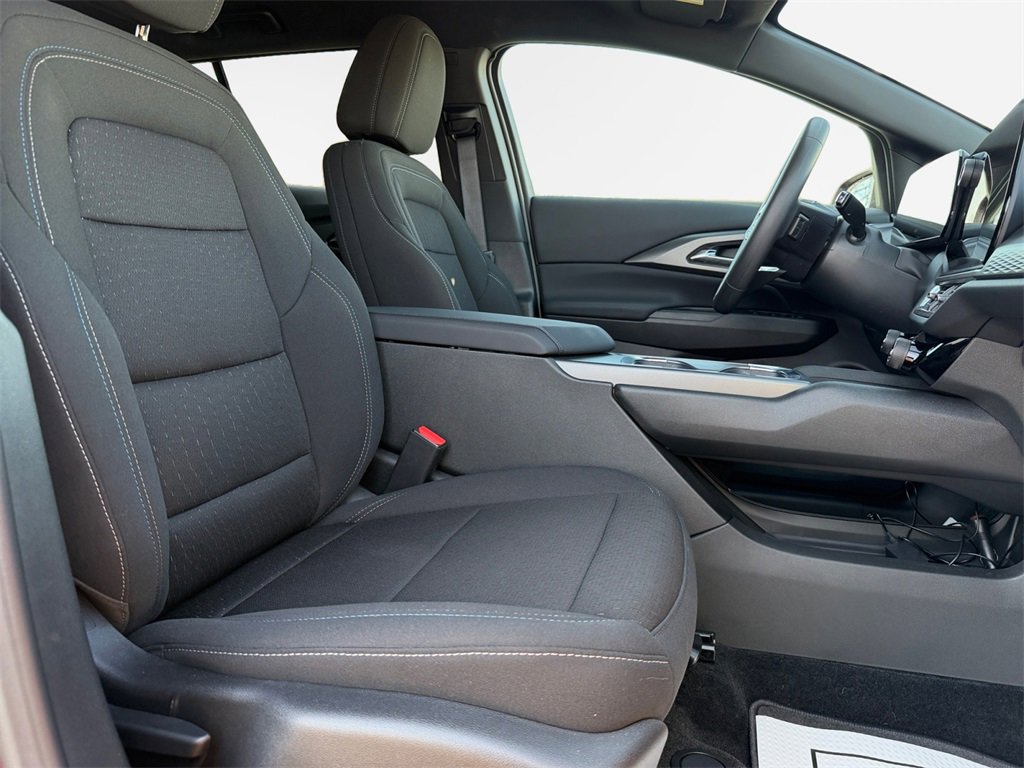 Used 2025 Chevrolet Equinox EV LT image 24