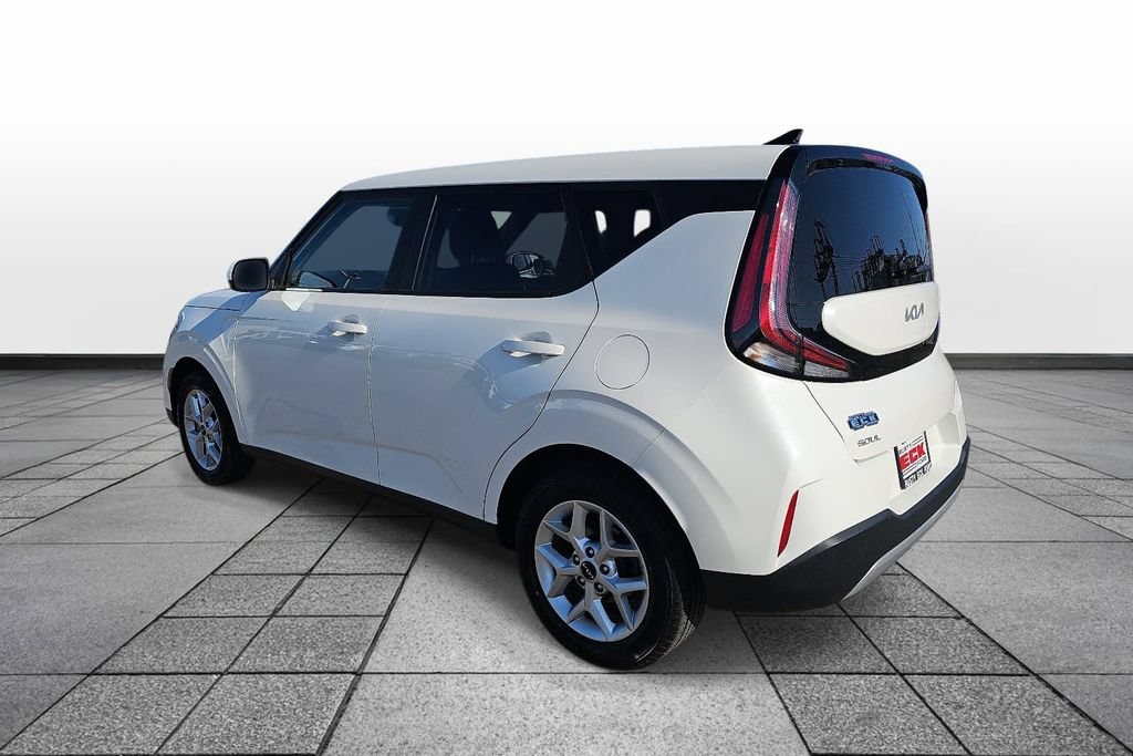 Used 2024 Kia Soul LX w/ Option Group 015 FWD image 7
