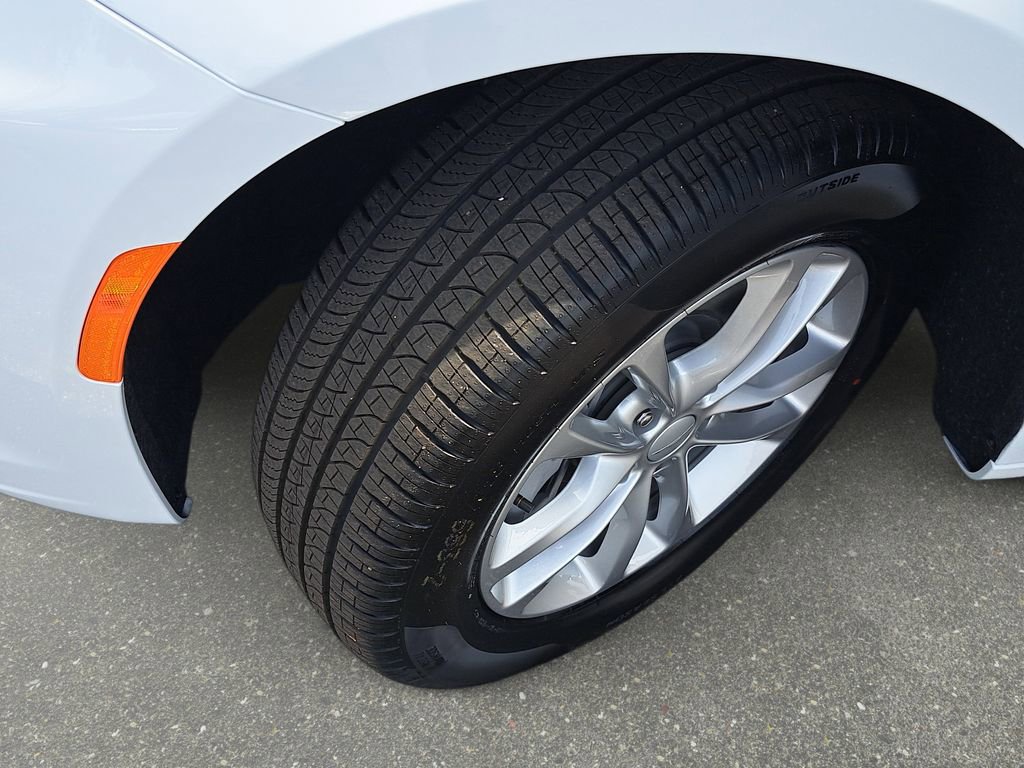 New 2027 Chrysler Pacifica Select AWD/4WD image 33