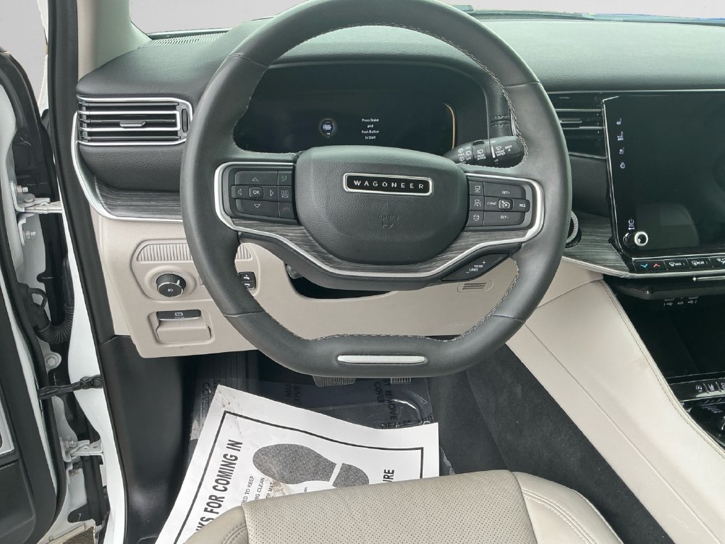 Used 2024 Jeep Wagoneer L Series III w/ Flexible Seating Group AWD/4WD image 12