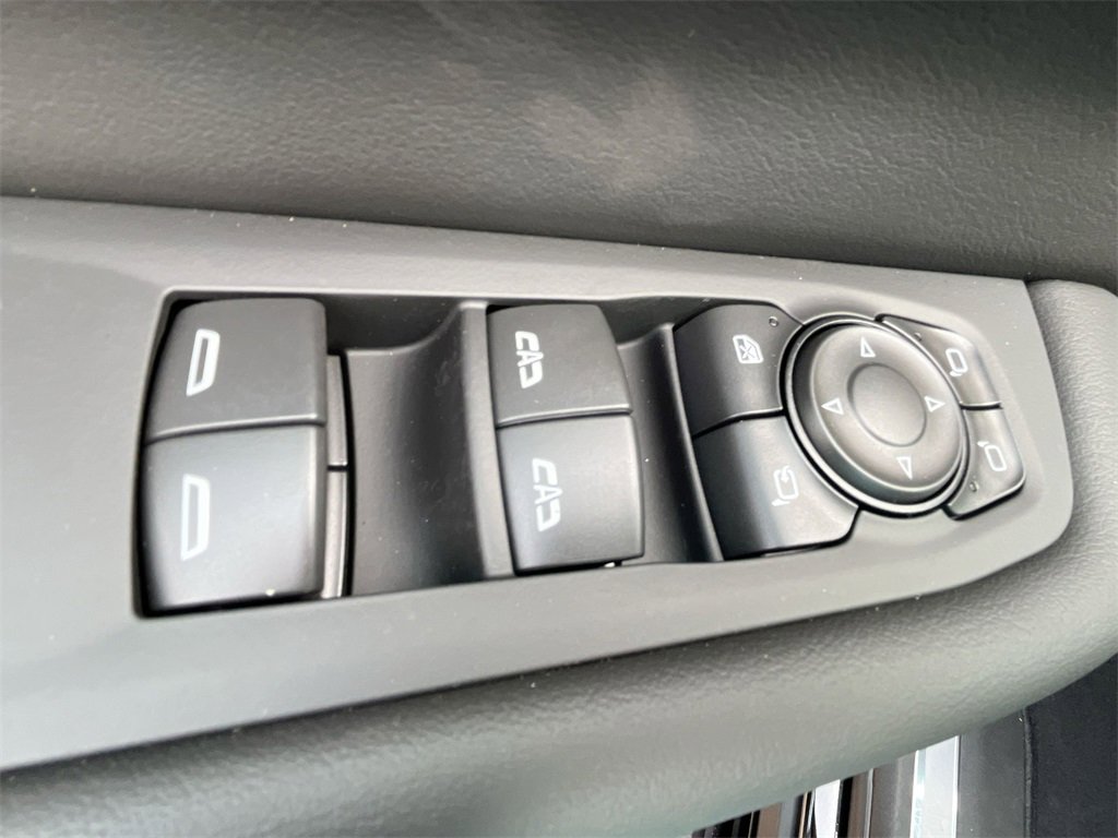 New 2025 GMC Yukon Elevation image 15