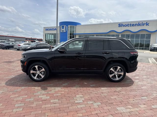 Used 2023 Jeep Grand Cherokee Limited w/ Luxury Tech Group II AWD/4WD image 33
