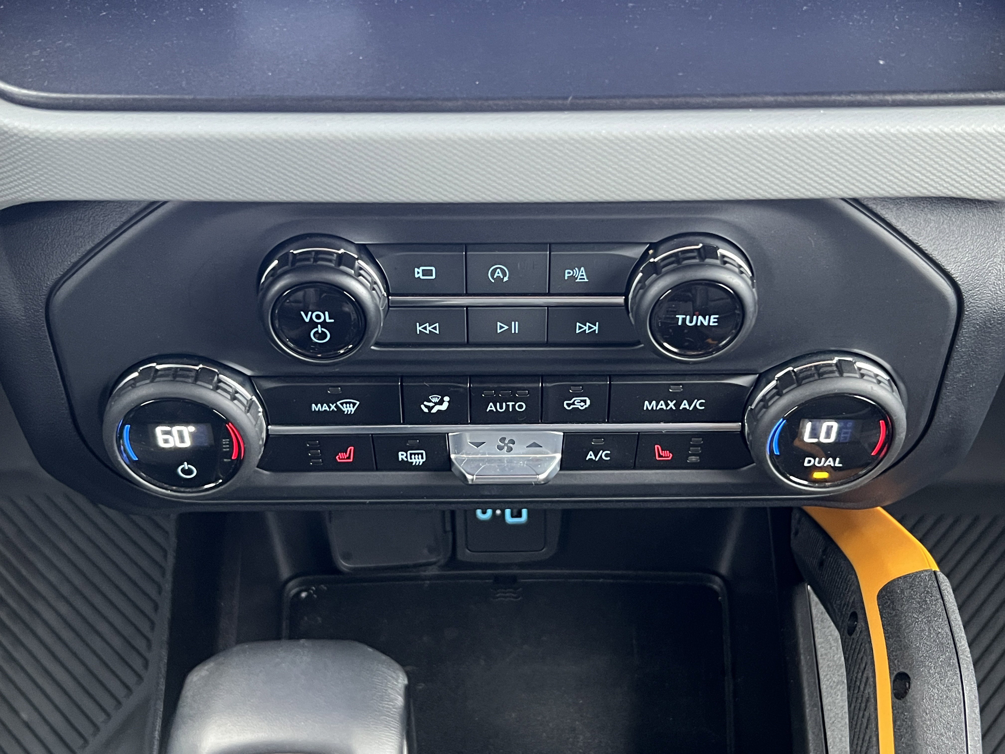 Used 2023 Ford Bronco Badlands image 31