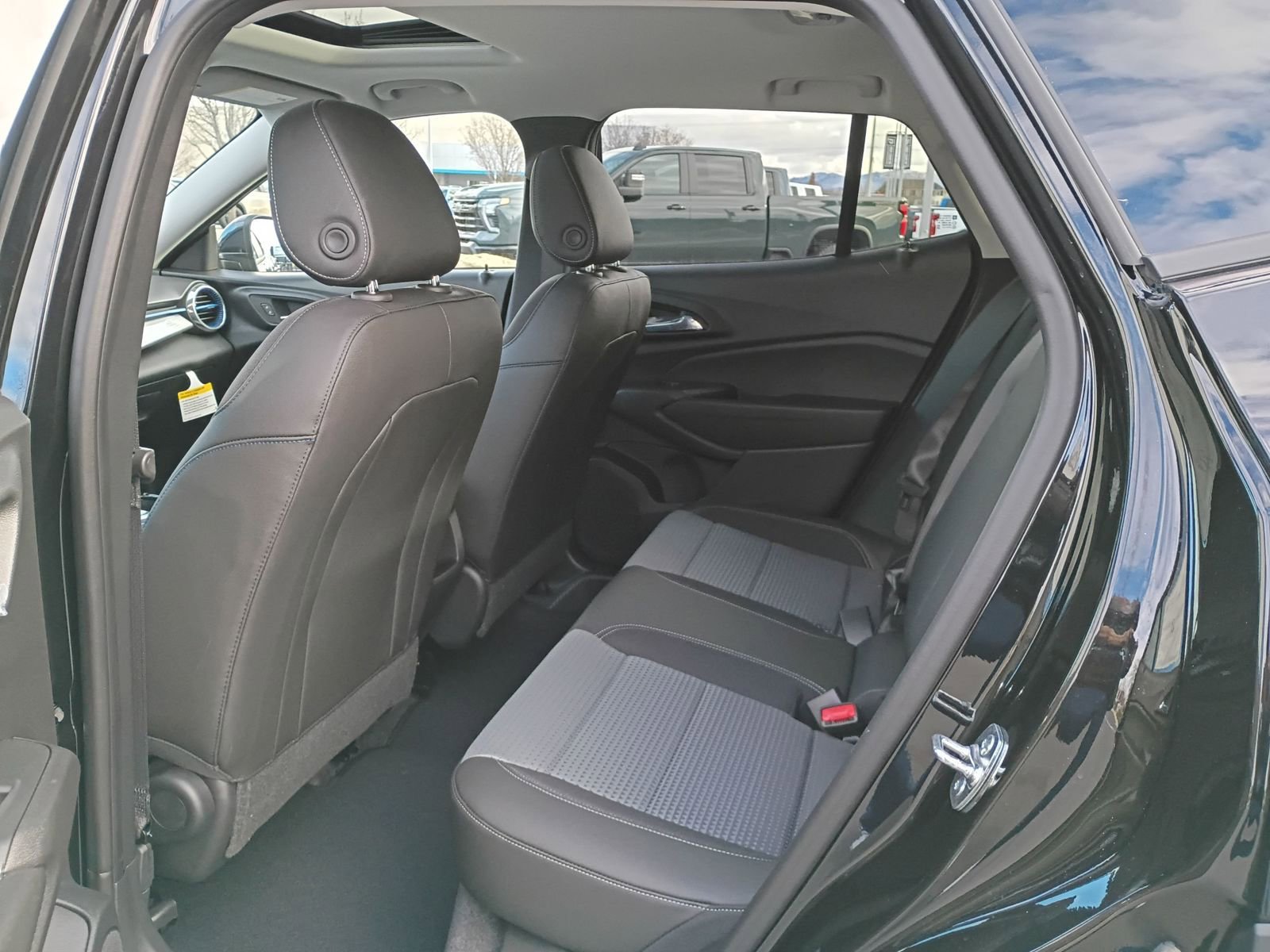 New 2026 Chevrolet Trax LT w/ Sunroof Package image 24