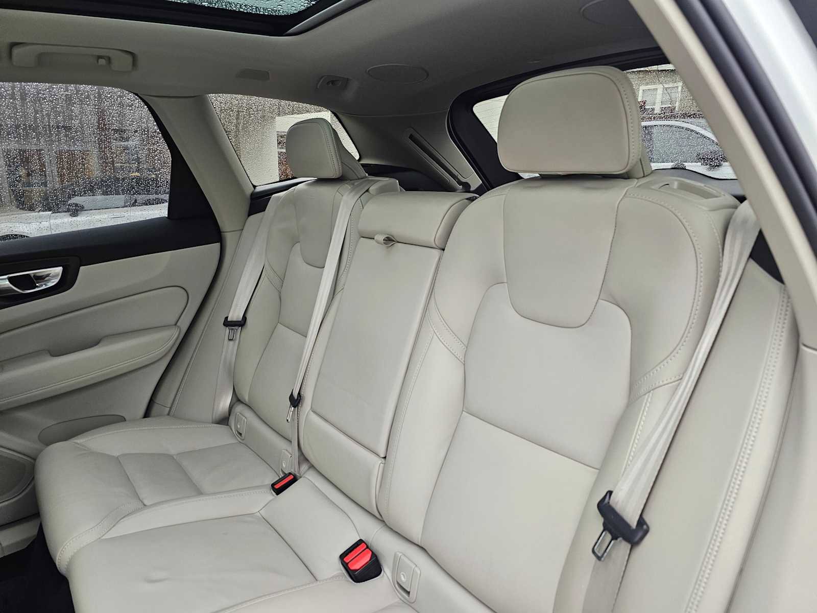 Certified 2023 Volvo XC60 T8 Ultimate w/ Climate Package image 20