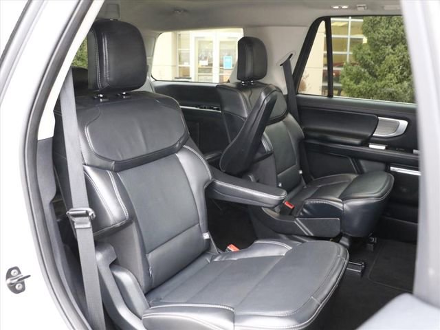 Used 2025 Ford Expedition Platinum image 13