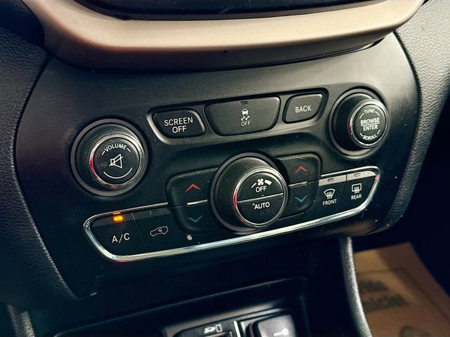 Used 2018 Jeep Cherokee Limited w/ Technology Group image 17