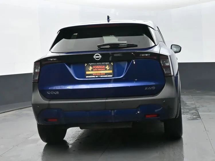 Used 2025 Nissan Kicks SV image 8