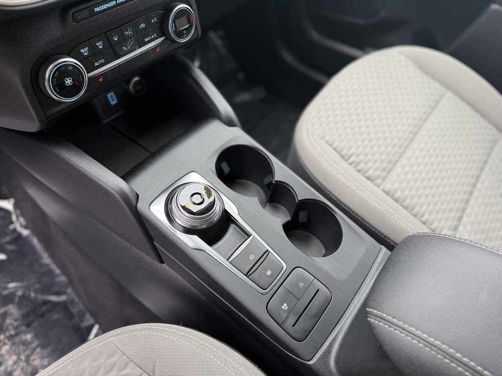 Used 2020 Ford Escape SE image 17