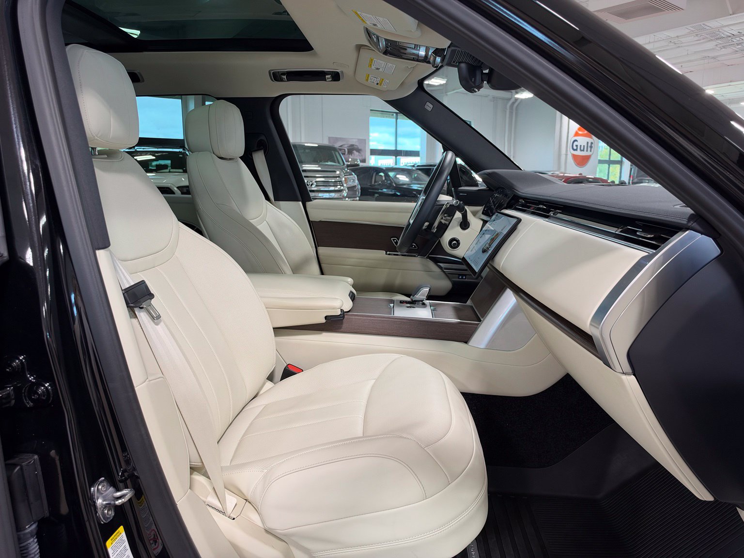 Used 2024 Land Rover Range Rover SE AWD/4WD image 41