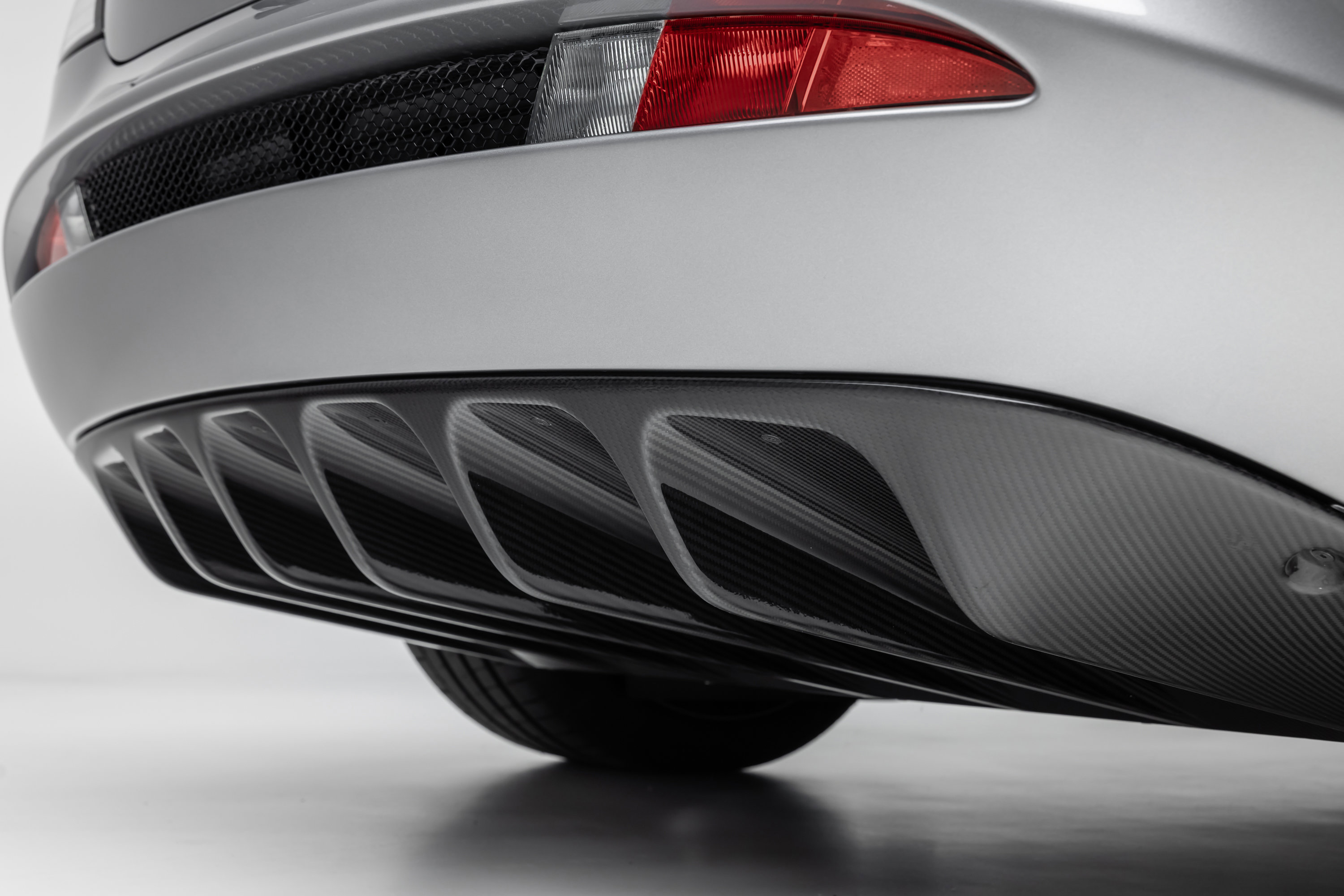 Used 2009 Mercedes-Benz SLR image 41