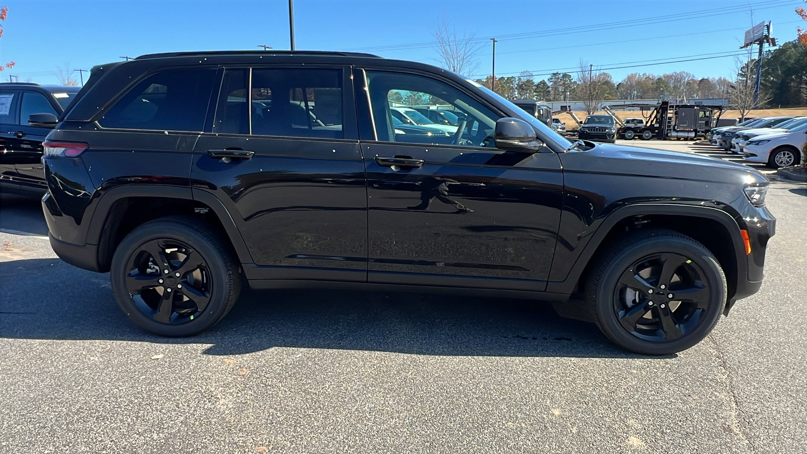 New 2025 Jeep Grand Cherokee Altitude image 7