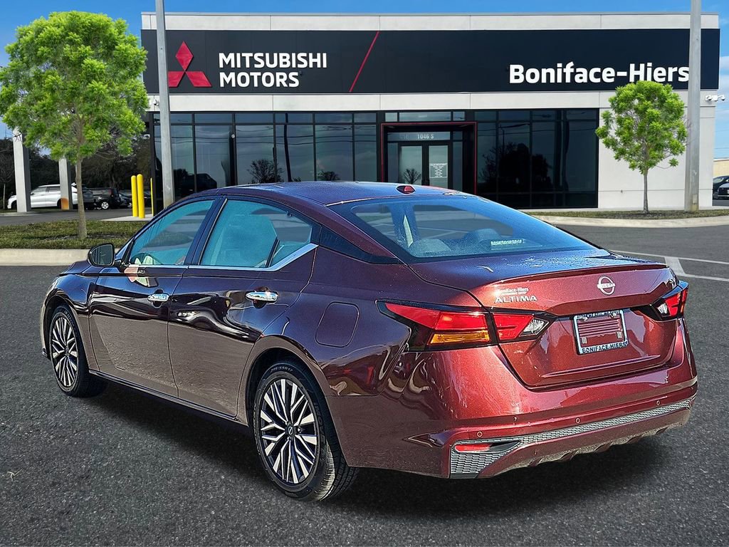 Used 2024 Nissan Altima 2.5 SV image 3