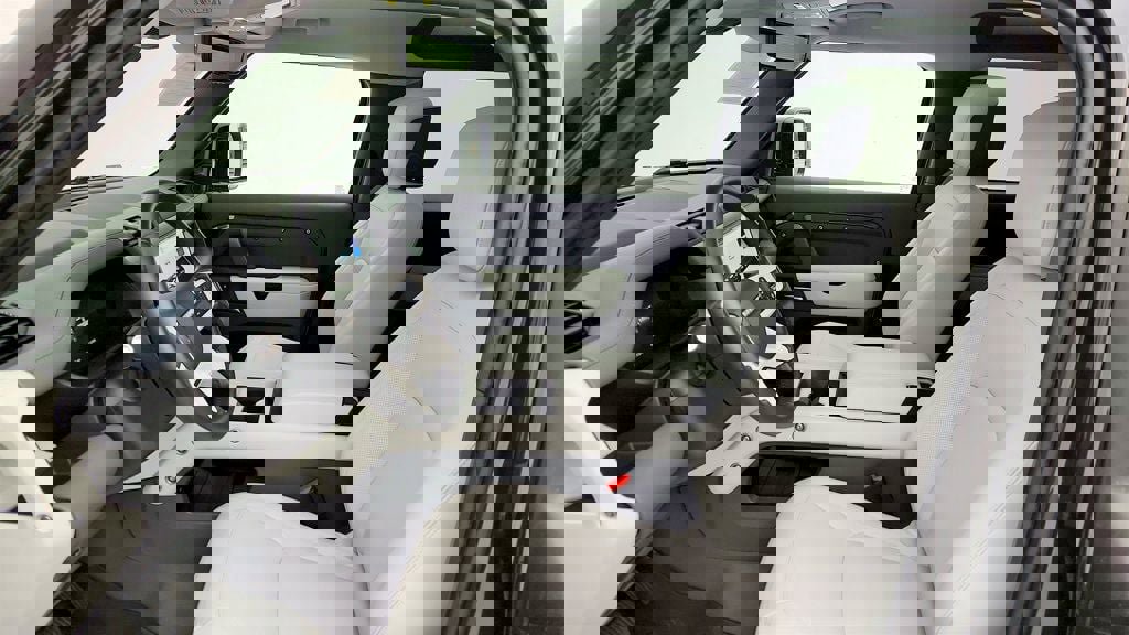 Used 2025 Land Rover Defender 90 S image 20