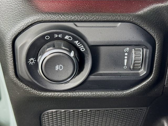Used 2023 Jeep Wrangler Rubicon image 10