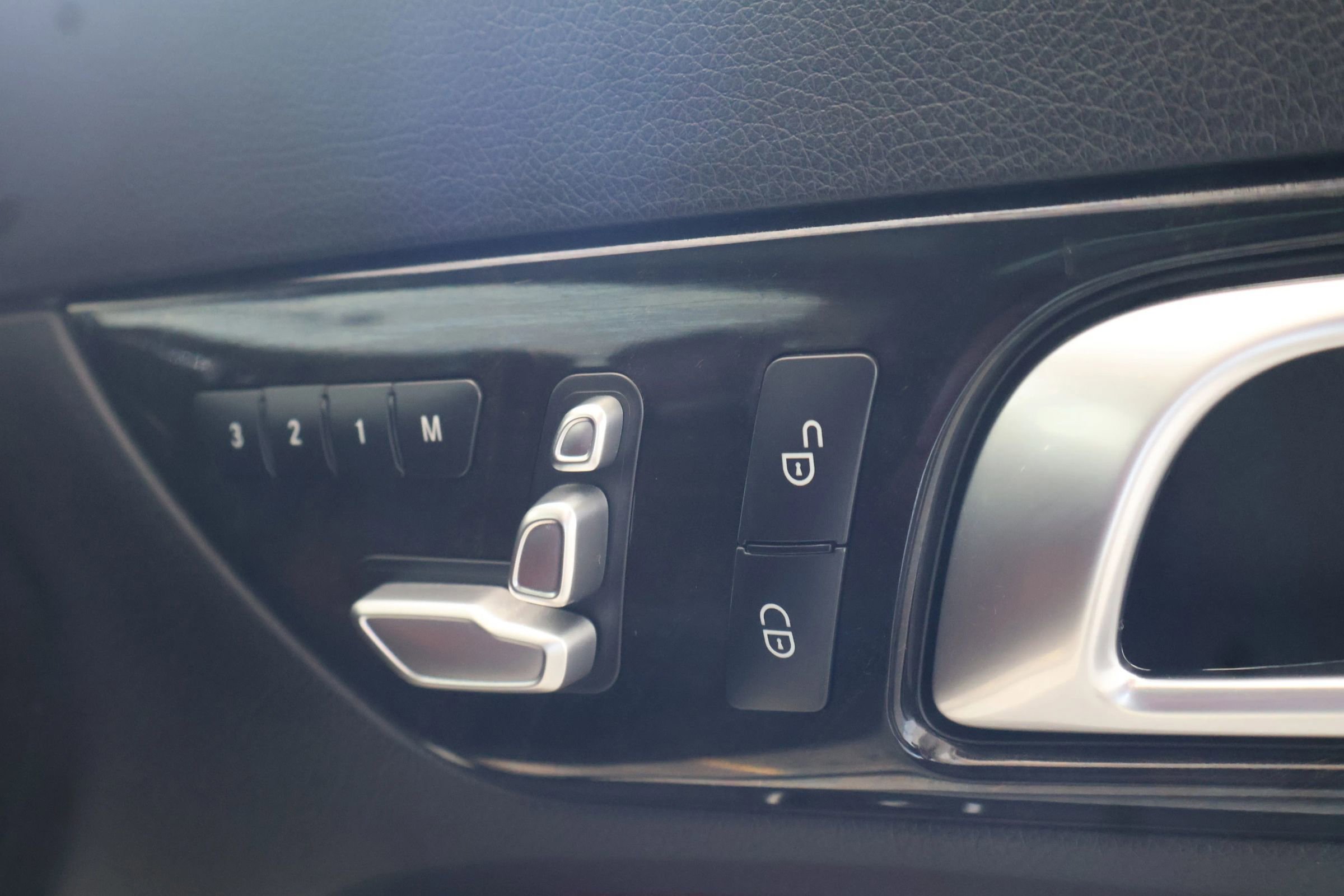 Used 2018 Mercedes-Benz SLC 43 AMG SLC 43 AMG Roadster 2D image 32