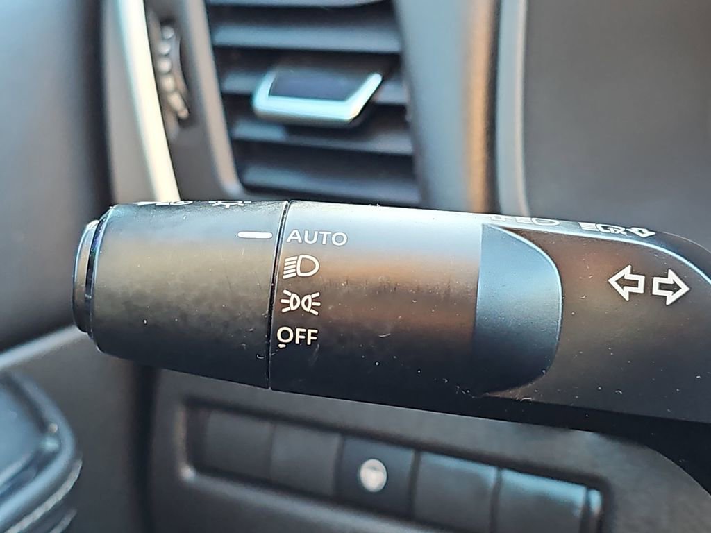 Used 2025 Nissan Rogue SV w/ SV Premium Package image 29