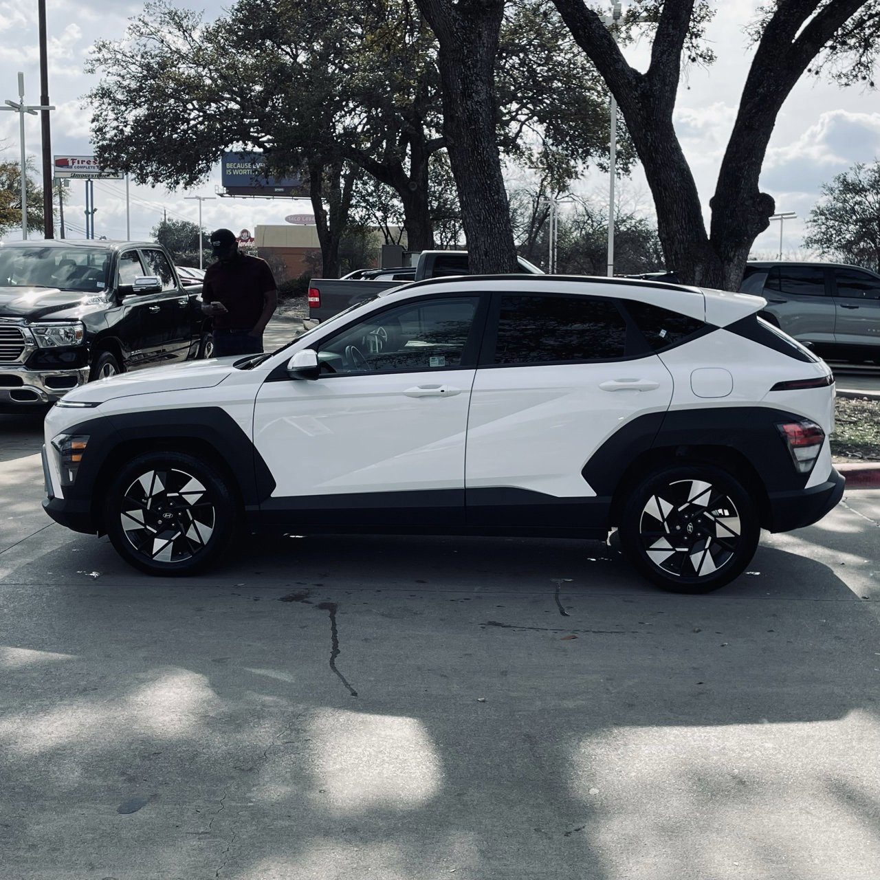 Used 2025 Hyundai Kona SEL image 3