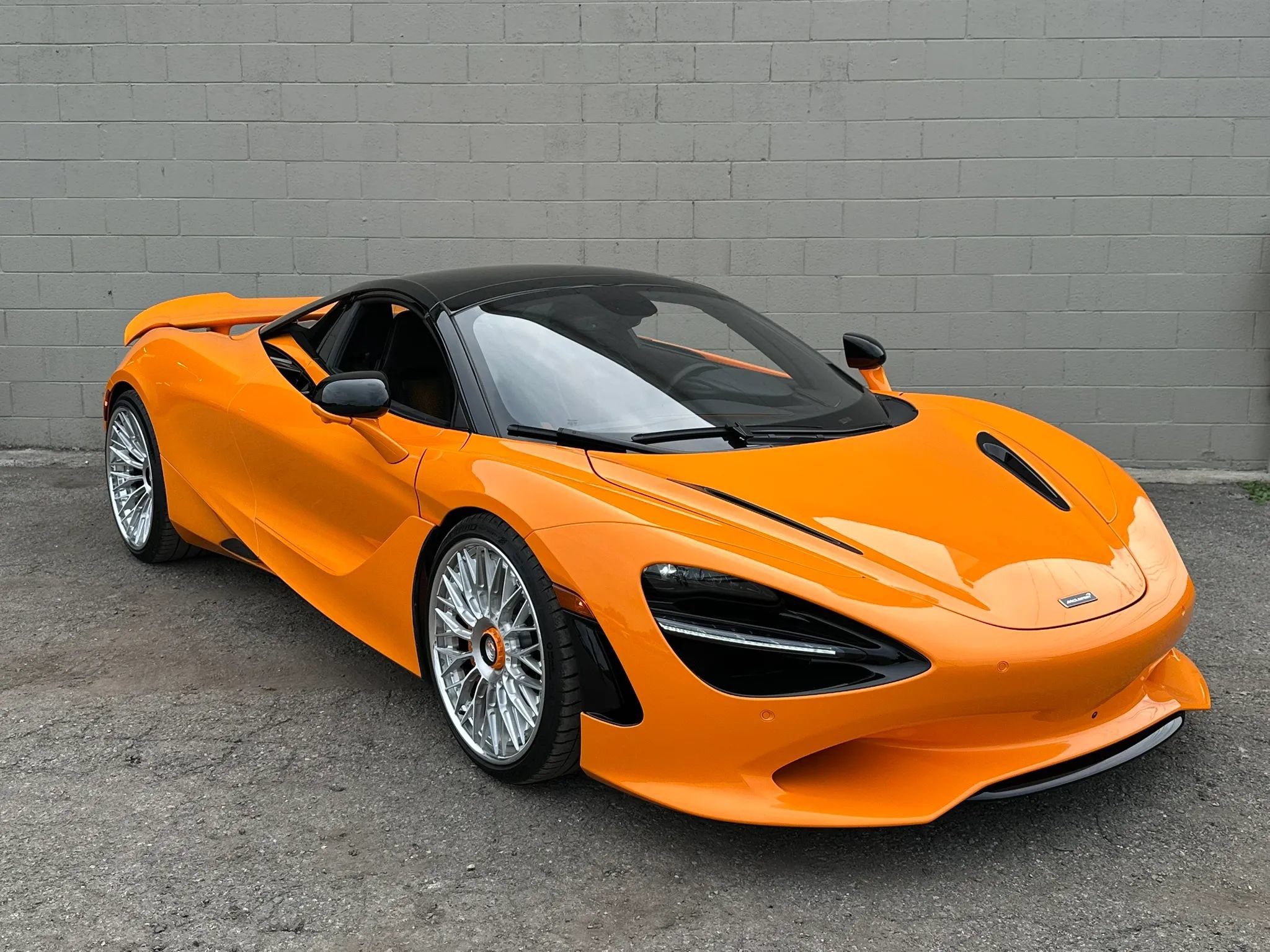Used 2025 McLaren 750S Spider RWD image 5