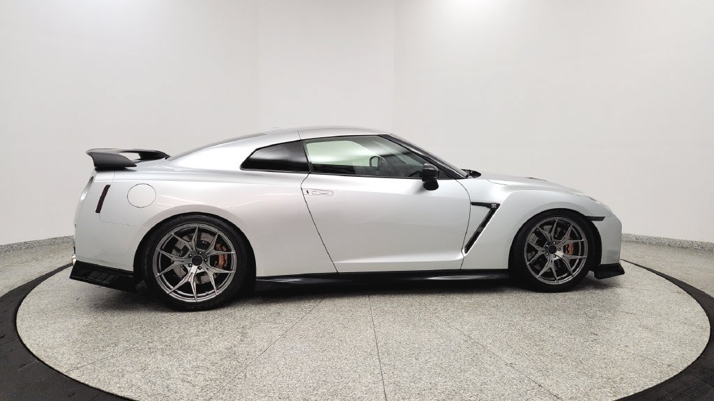 Used 2020 Nissan GT-R Premium AWD/4WD image 6